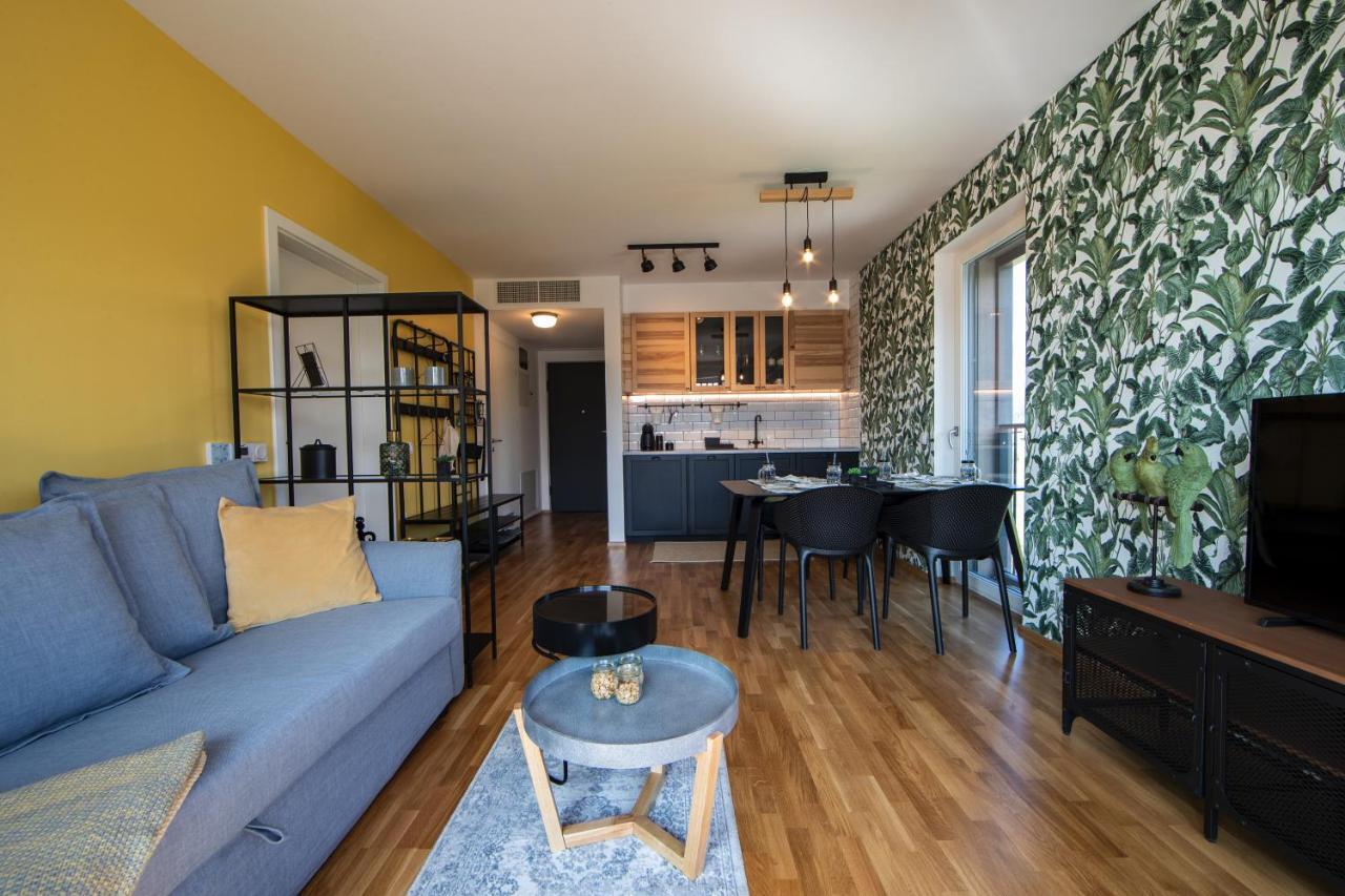 Jungle Mesh Lux Apartment
